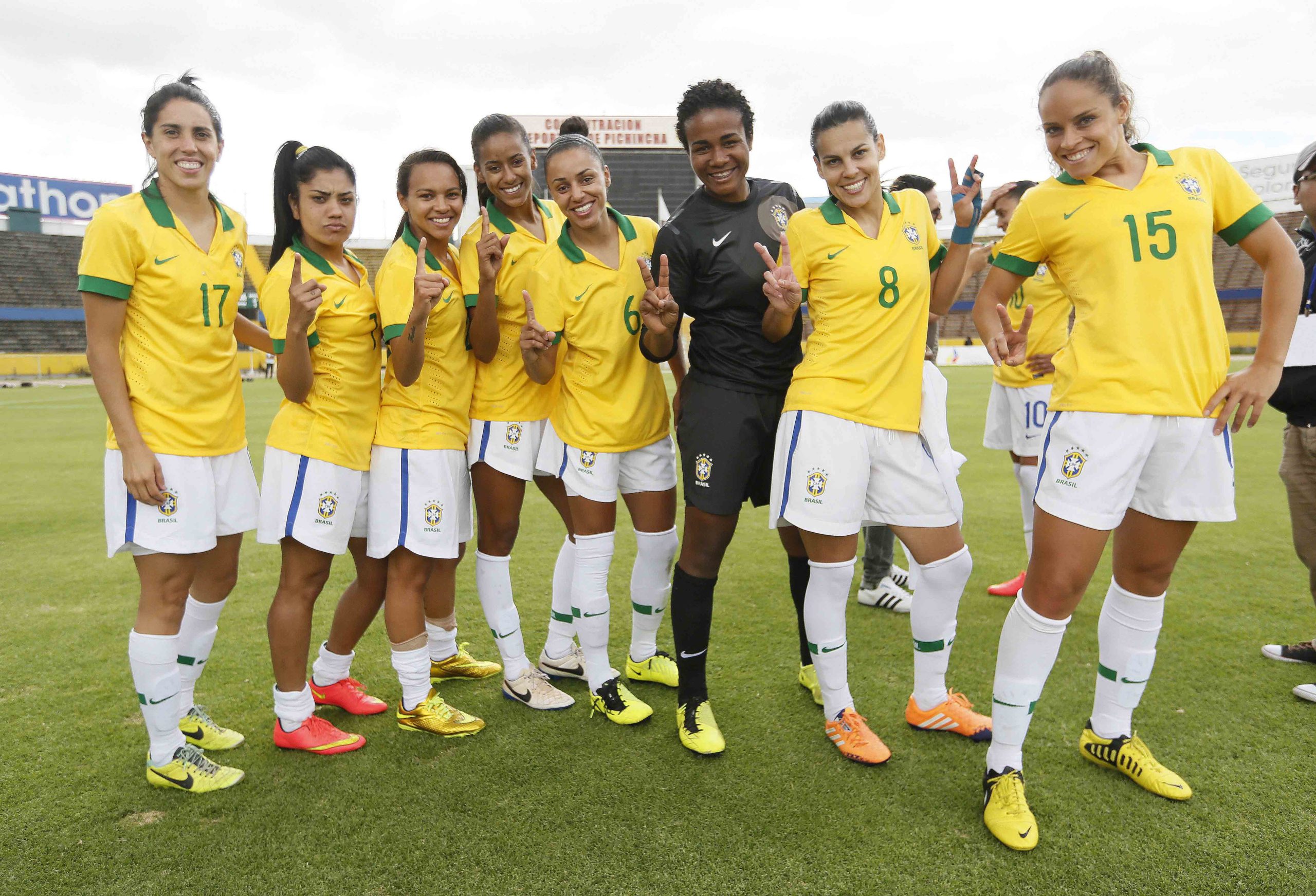 Seleção brasileira feminina bate Colômbia e conquista a Copa