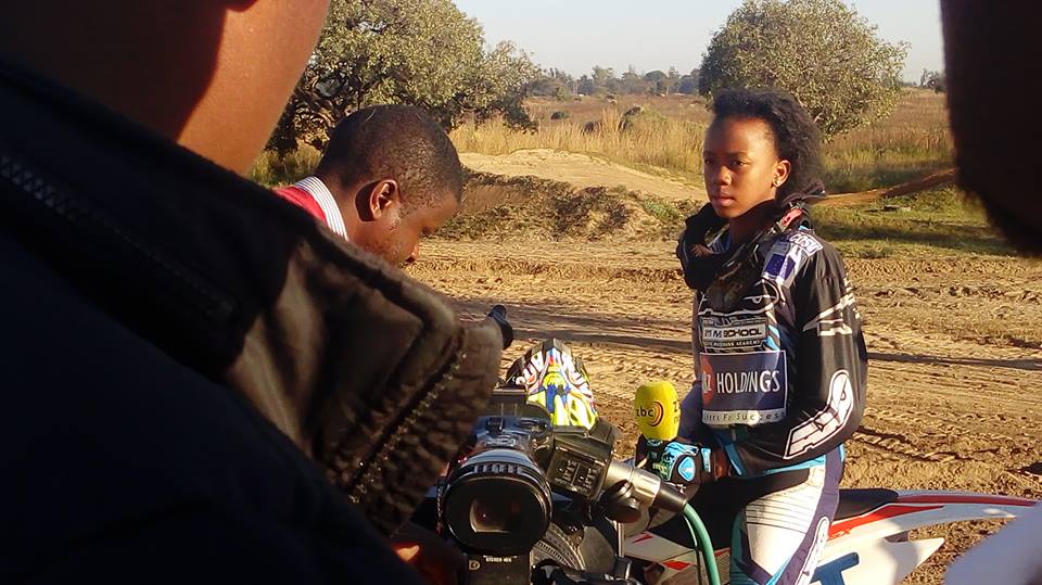 Tanya Muzinda, atleta mirim de motocross