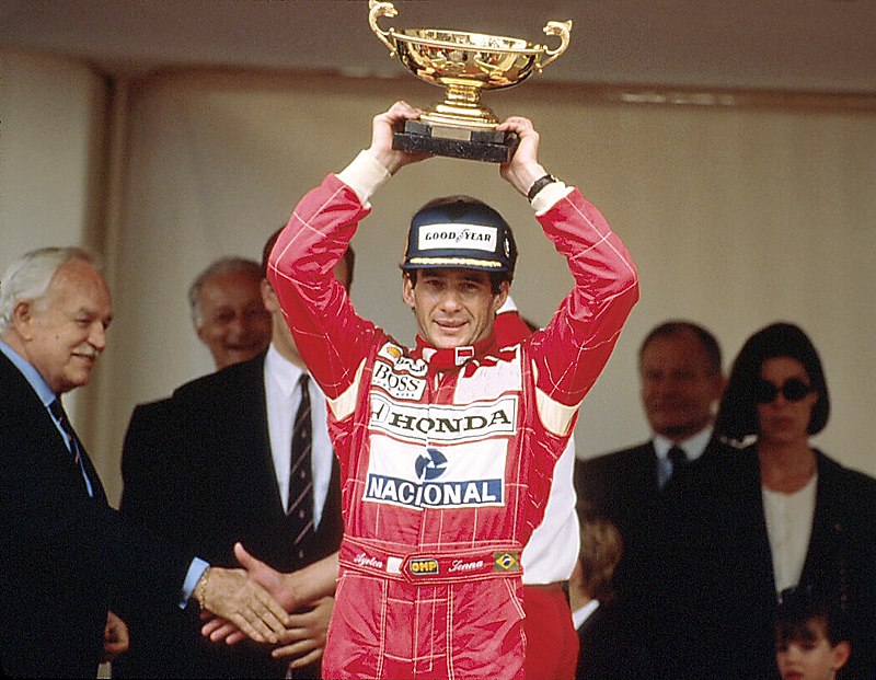 estátua Ayrton Senna no calcadao de Copacabana