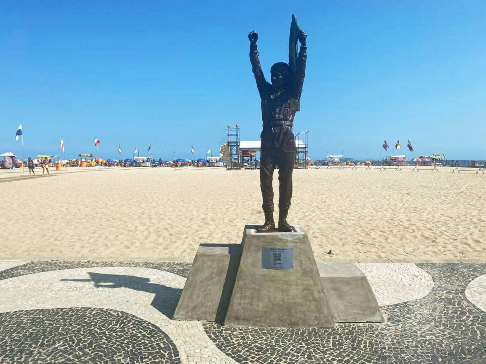 estátua Ayrton Senna no calcadao de Copacabana