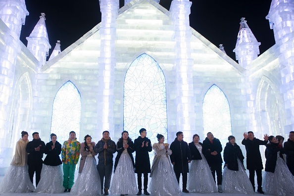O casamento coletivo contou com a participação de 43 casais no primeiro dia do evento. Foto: Tao Zhang/Getty Images