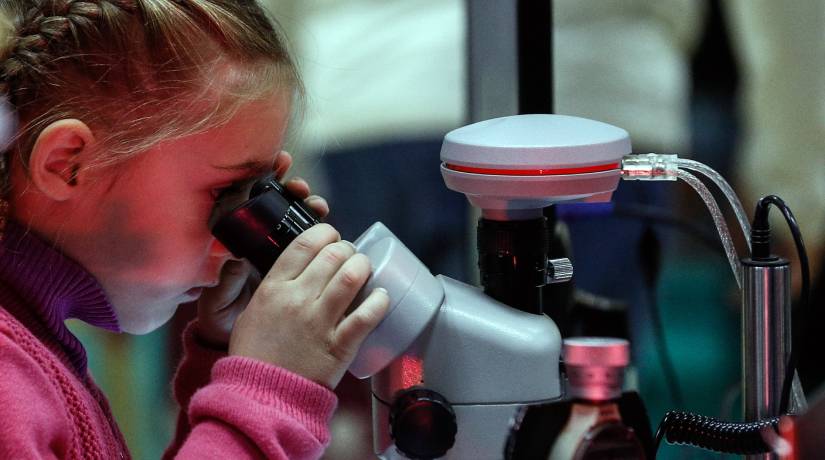 A programação conta com atividades como palestras com mulheres cientistas e visitas a museus. Foto: Alexander Shcherbak\TASS via Getty Images