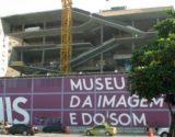 Nova sede do Museu de Imagem e do Som do Rio de Janeiro, que está sendo construída em Copacabana. Foto: Helmut Reuter/picture alliance via Getty Images