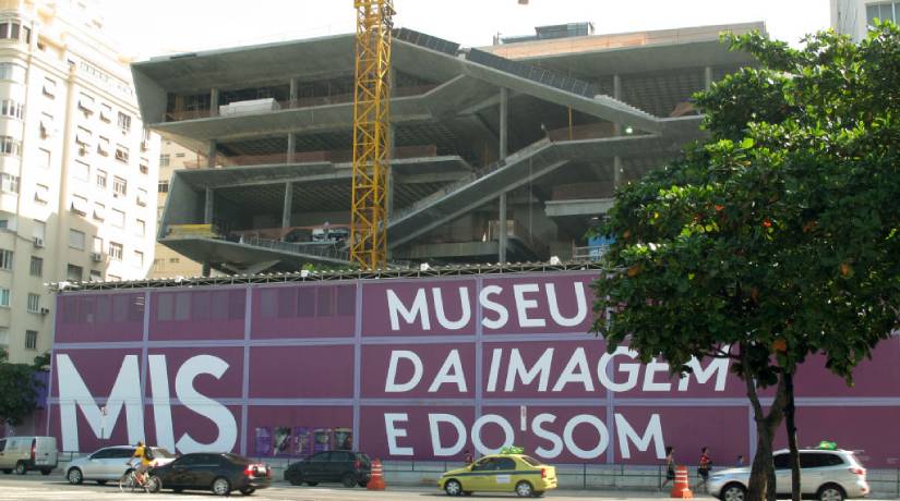 Nova sede do Museu de Imagem e do Som do Rio de Janeiro, que está sendo construída em Copacabana. Foto: Helmut Reuter/picture alliance via Getty Images