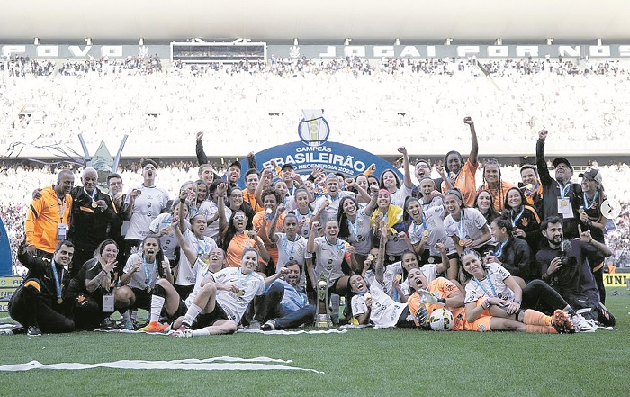 Com recorde de público, Corinthians é tetracampeão do brasileiro feminino -  Diário do Litoral