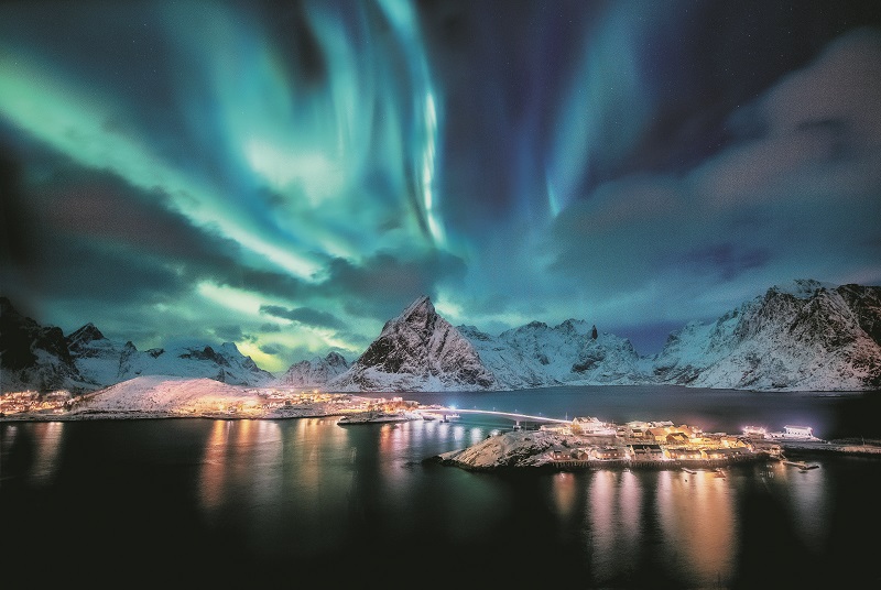 Em rara aparição, aurora boreal é vista nos céus do Reino Unido, Mundo