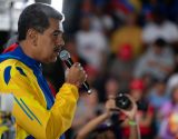 Eleições venezuelanas CARACAS, VENEZUELA - JULY 28: President of Venezuela Nicolas Maduro speaks after winning the presidential election at Miraflores Palace on July 28, 2024 in Caracas, Venezuela. Venezuelans go to polls amid a controversial election. With 80% of the votes counted, The National Electoral Council (CNE) has announced Nicolás Maduro as the winner with 51.2%. Maduro's third term will have him in office until 2031. (Photo by Alfredo Lasry R/Getty Images)